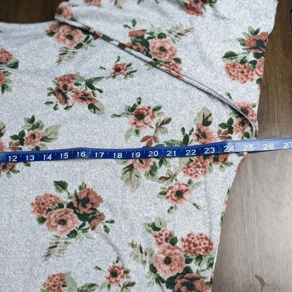 Floral longer sleeve crew neck T shirt with details XL - Picture 3 of 10